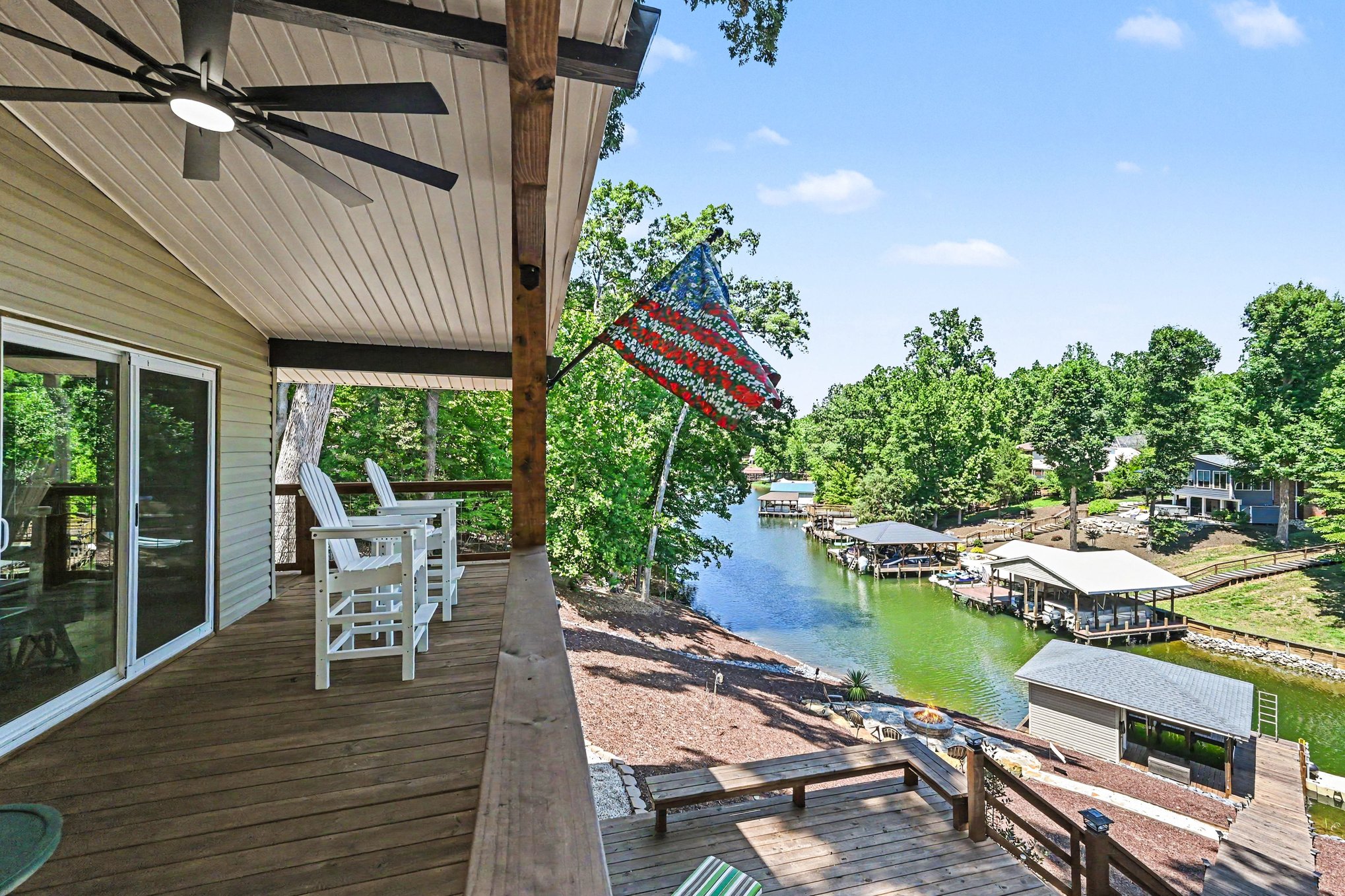 Outdoor lake living detail